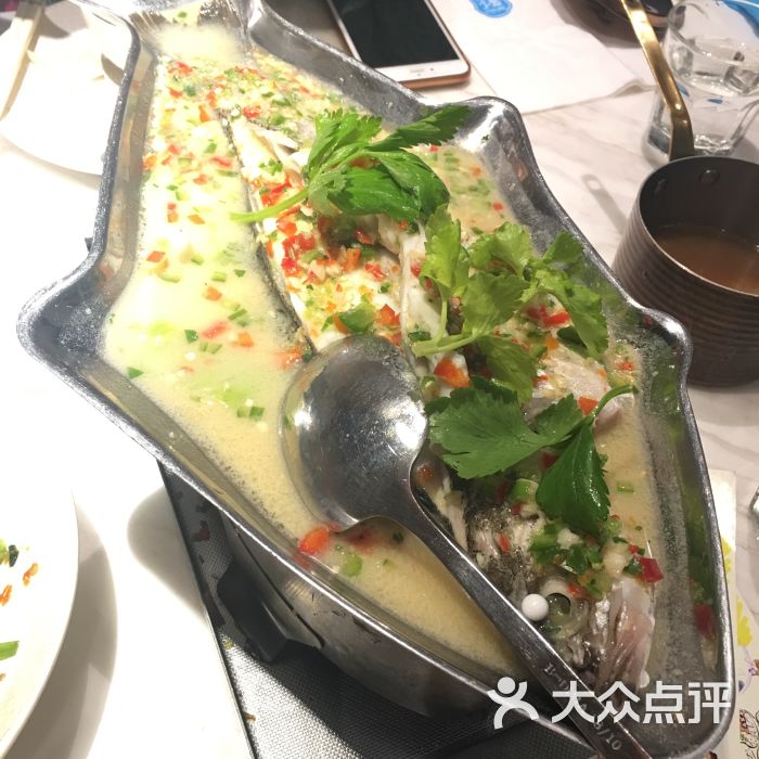 星洲小聚(卓悦intown店)明炉海鲈鱼图片 