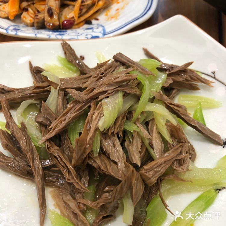 配着精酿美极了。不喝后悔。杏皮茶也好喝，解腻