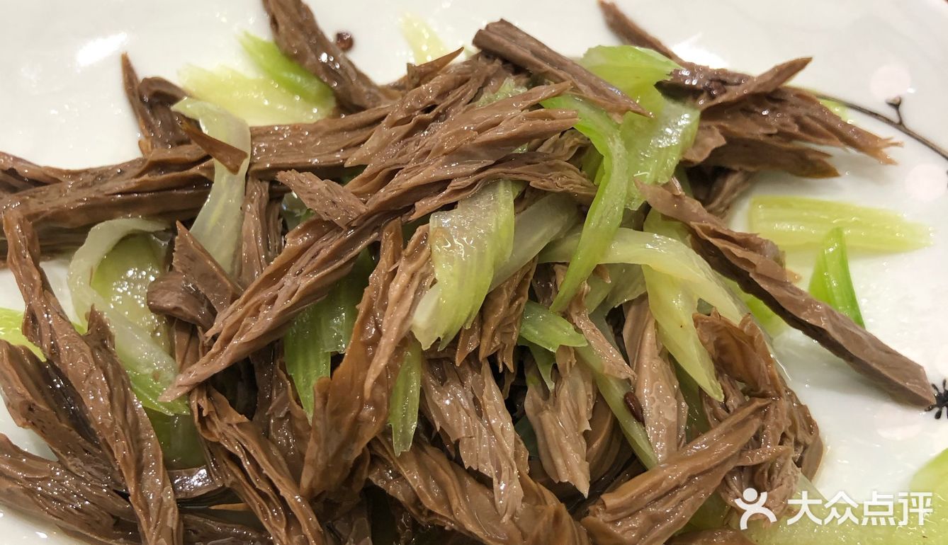 配着精酿美极了。不喝后悔。杏皮茶也好喝，解腻