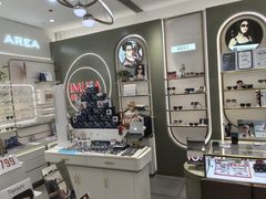 -目上眼镜·蔡司依视路授权(青浦宝龙店)