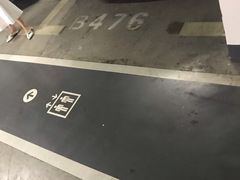 -奕欧来上海购物村停车场