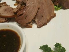 猪肘-京味民福烤鸭店(建设四马路店)