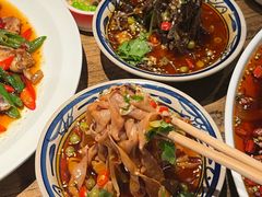 -麻辣总动员·川派海鲜·现炒浇头面·自贡菜(五彩城店)