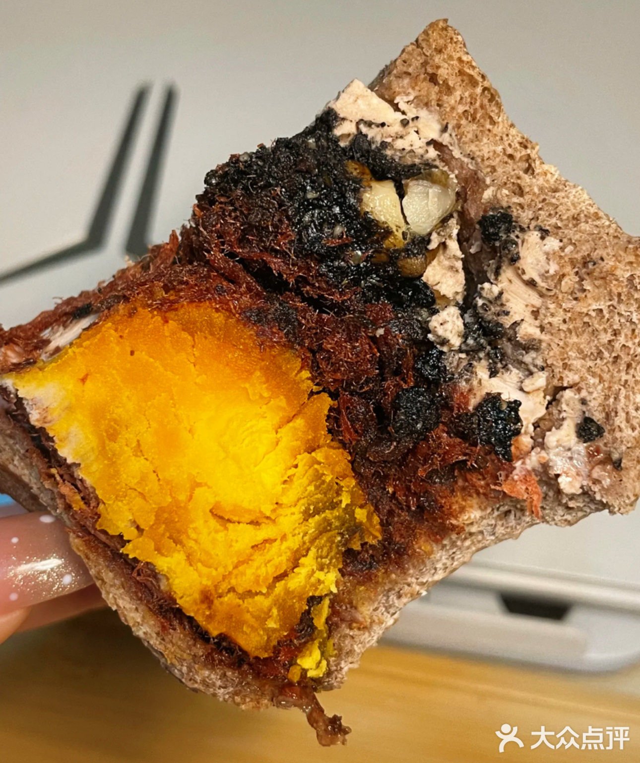 黑芝麻核桃 咸蛋黄 可可奶酪 肉松欧包