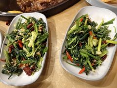 凉拌刺五加-万里闯关东铁锅炖菜馆(高新旗舰店)