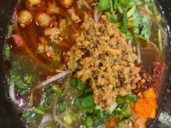 -爆炸头阿姨小四川正宗川味小吃(无任何分店)