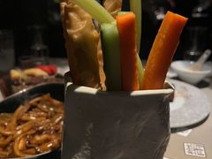 -穹六人间 people 6(岳阳路店)