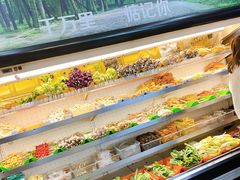 自助取餐区-万记麻辣烫国展总店