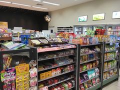 零售区-全家便利店(江湾镇站店)