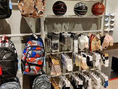 -NIKE品牌体验店(金源新燕莎店)