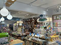 -猫的天空之城概念书店(束河店)