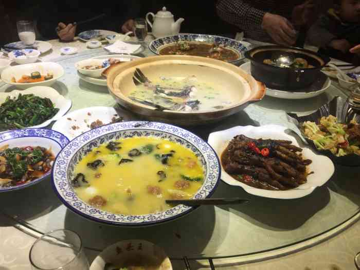 鱼头王(五一路店)-"半分烤鸭只有几片鸭皮一只烤鸭能给你片个.