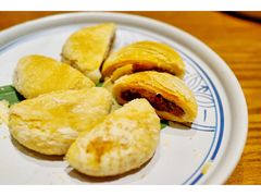 现烤鲜花玫瑰饼-云海肴·汽锅鸡·云南菜(天山百盛优客店)