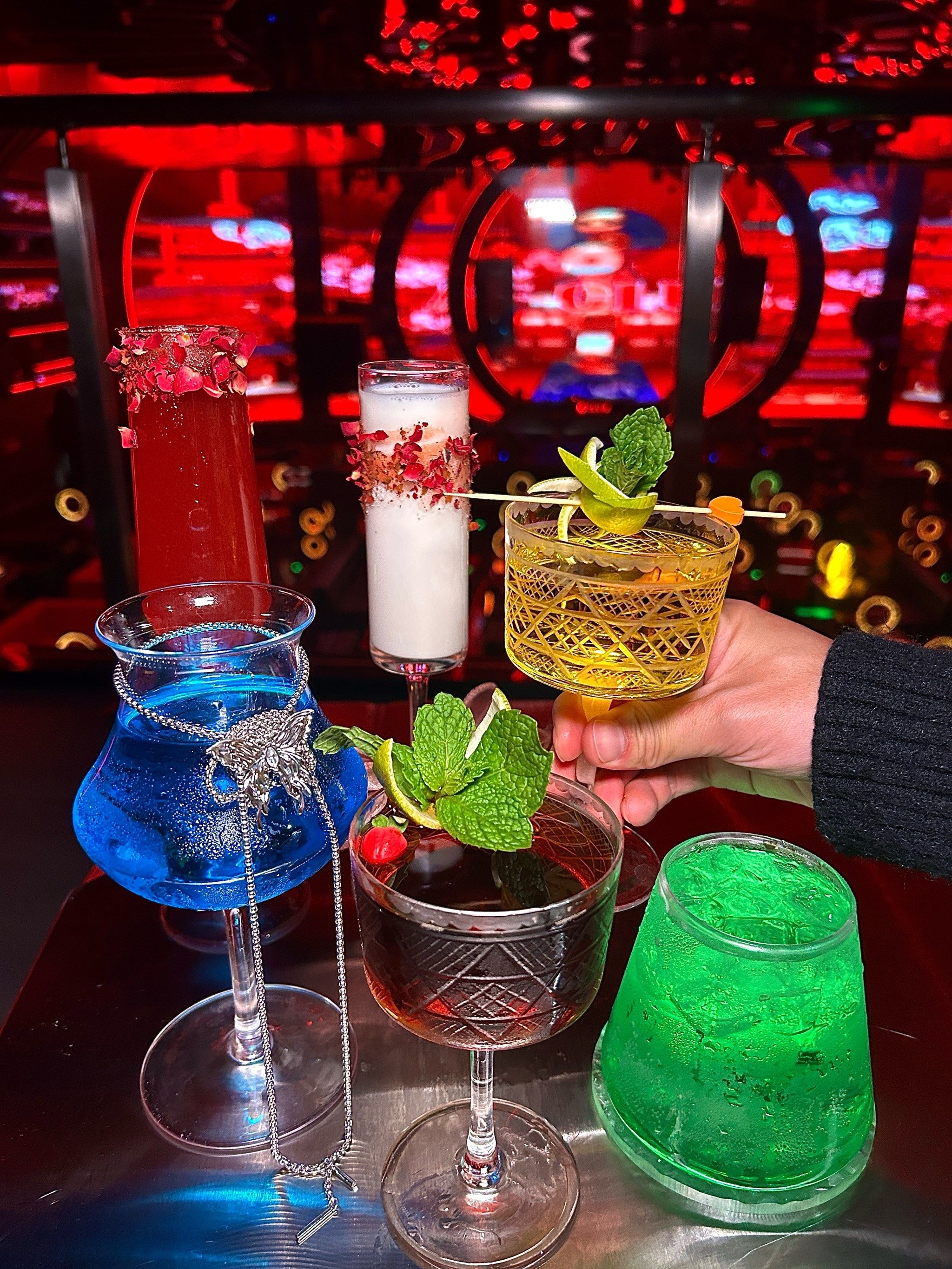 超人气网红酒吧🍷爱了爱了[色]

约上三五好友,来一场心灵的