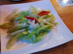 西芹炒百合-吴越荣记苏州菜·松鼠桂鱼100%活鱼现做(斜塘老街店)