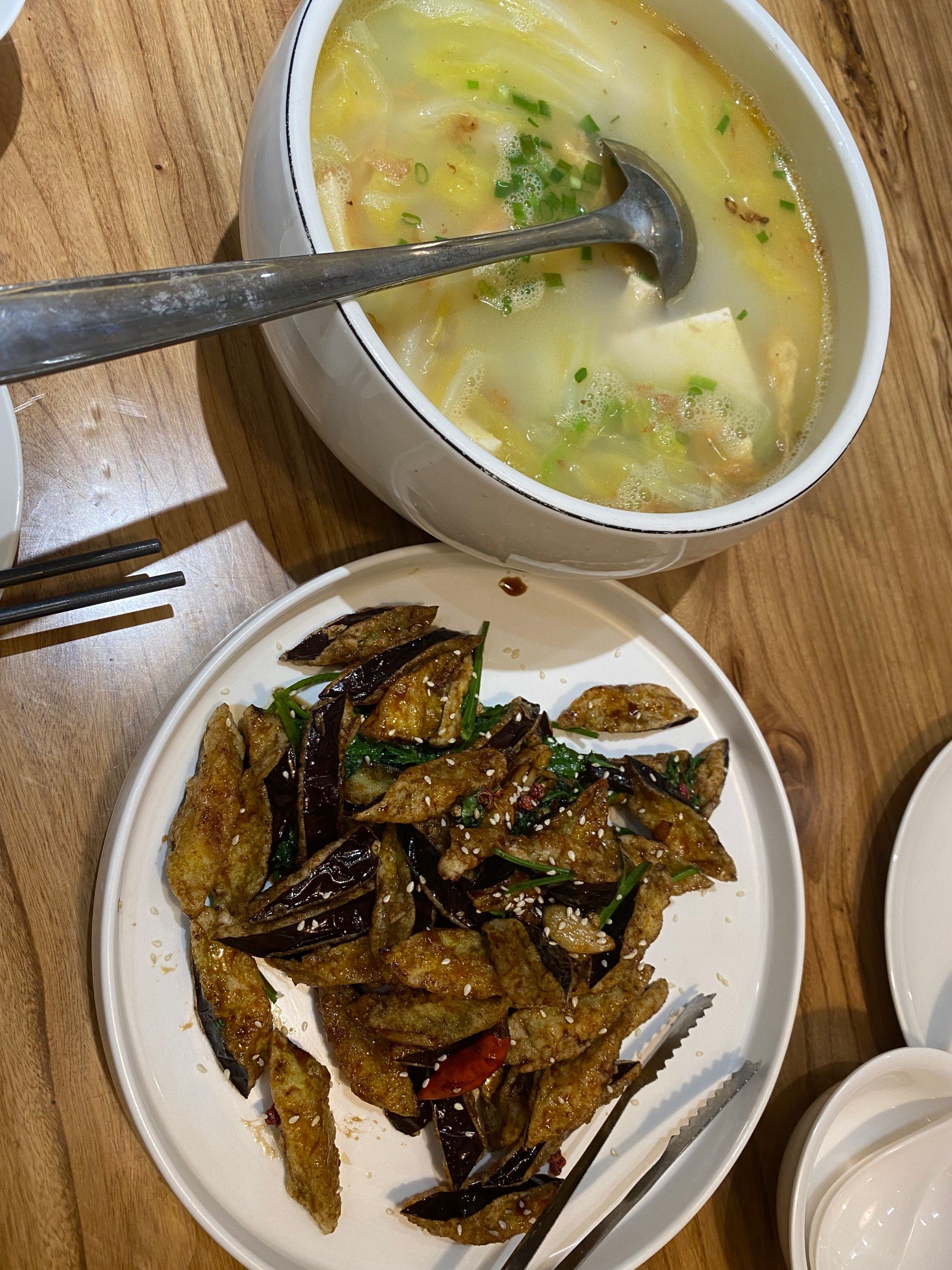 带孩子出去吃饭 不敢点辣的 酸的  但是宝宝要吃饭 大人也想吃的好 那