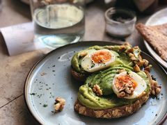 牛油果煮蛋吐司-RAC BAR(安福路店)