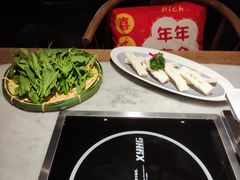 -尚尚仙·酸汤猪手·猪肚鸡火锅(华联万柳购物中心店)