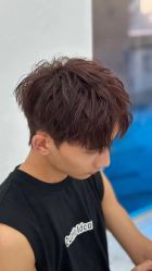 -一家只做男发烫染的店