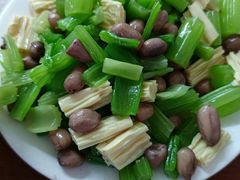 芹菜腐竹-宝瑞门钉肉饼店