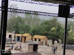 -雪山彩虹谷景区