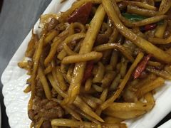 酸笋炒肥肠-红鼻子桂林米粉(金唐新光界店)