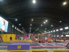 -嘿哟动霸CHUA·新潮玩运动娱乐中心·蹦床滑冰团建乐园