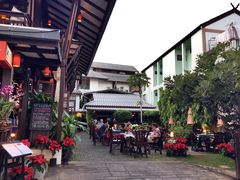 -Dash Teak House
