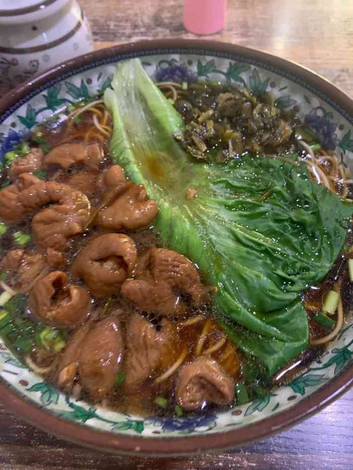 2020年5月27日 打分 20 /人 一个人不想做饭,去幸福面馆点一份肥肠面