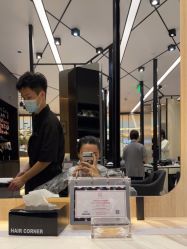 -HAIR CORNER