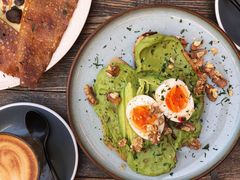 牛油果煮蛋吐司-RAC BAR(安福路店)