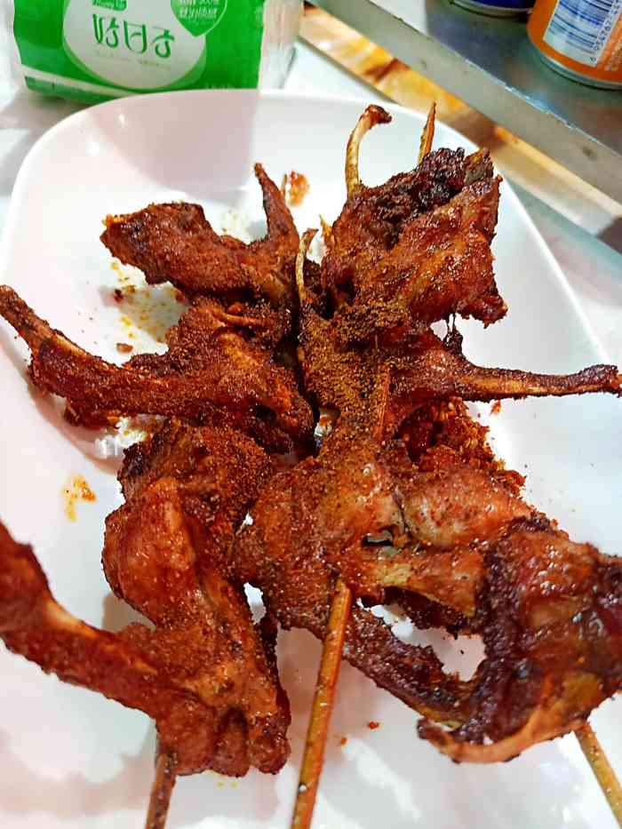 兴隆记qq鸡架中街肉串(大商店)-"这家店真的是路过无数次,每次来都