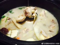 -洪氏嗨捞·广东猪肚鸡·椰子鸡火锅(西咸万象城店)