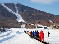 -亚布力新体委滑雪场