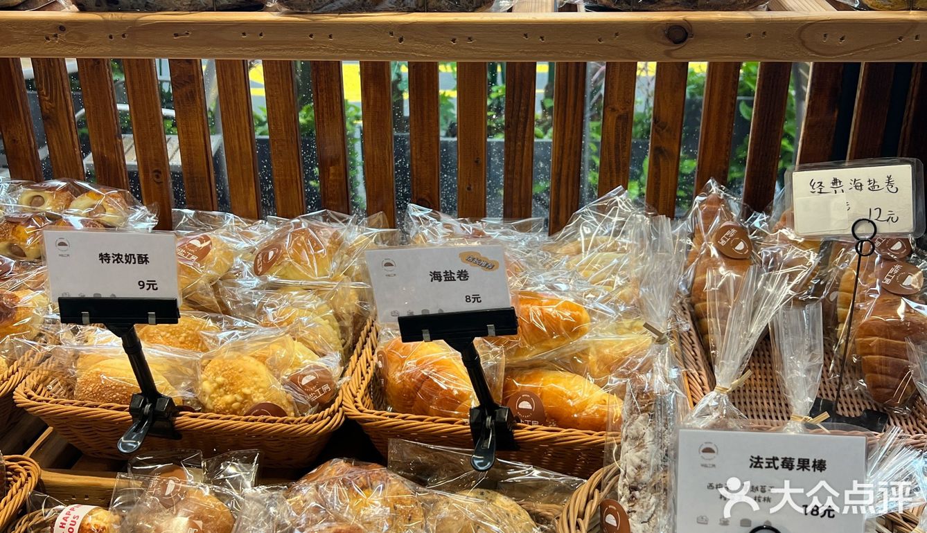 面包、咖啡都很好，唯独酒不给卖，不好[快哭了]