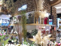 -谷莠子花艺气球派对·绿植造景·花艺沙龙(东海缤纷天地店)