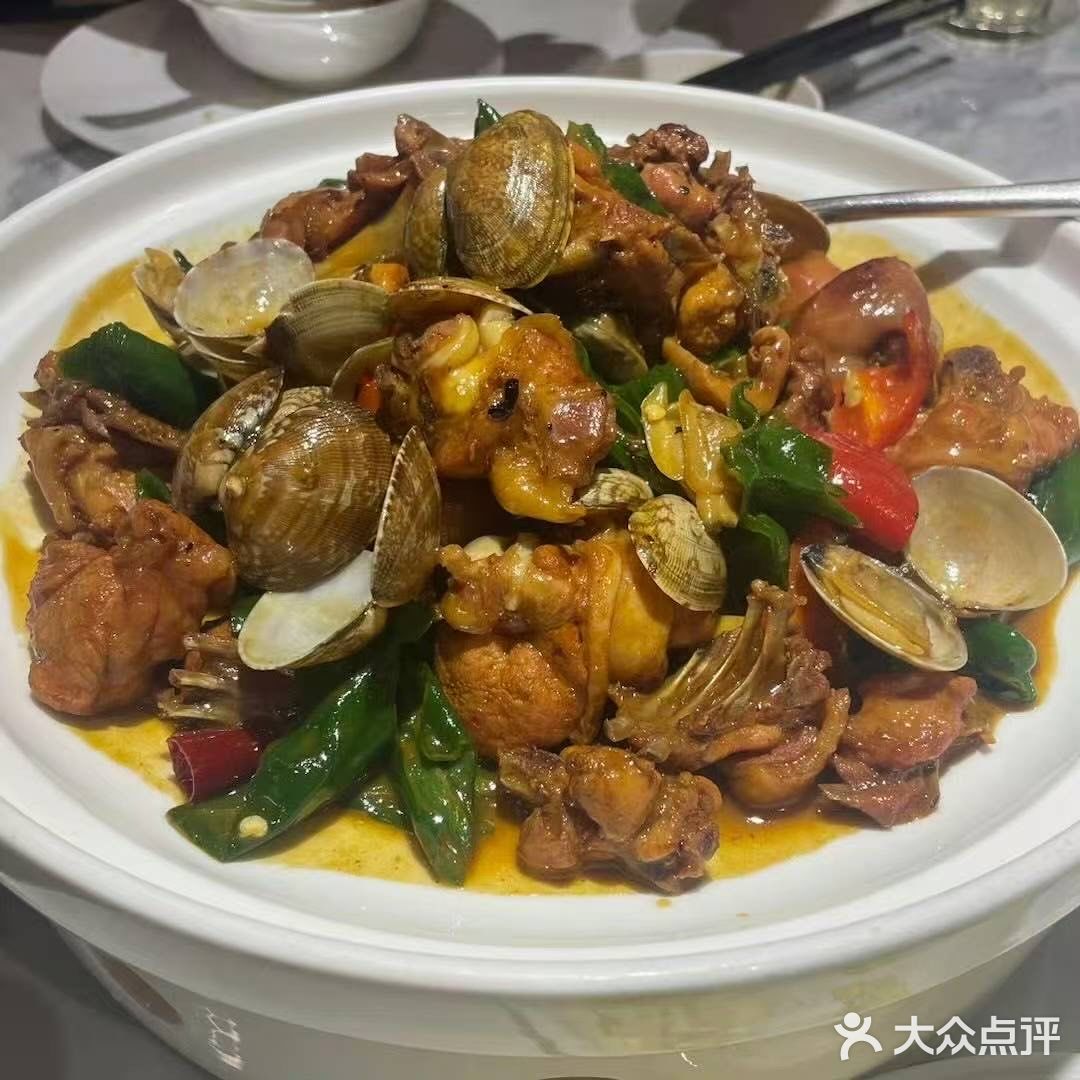 排队一小时来吃…青岛朋友推荐的正宗海肠捞饭！