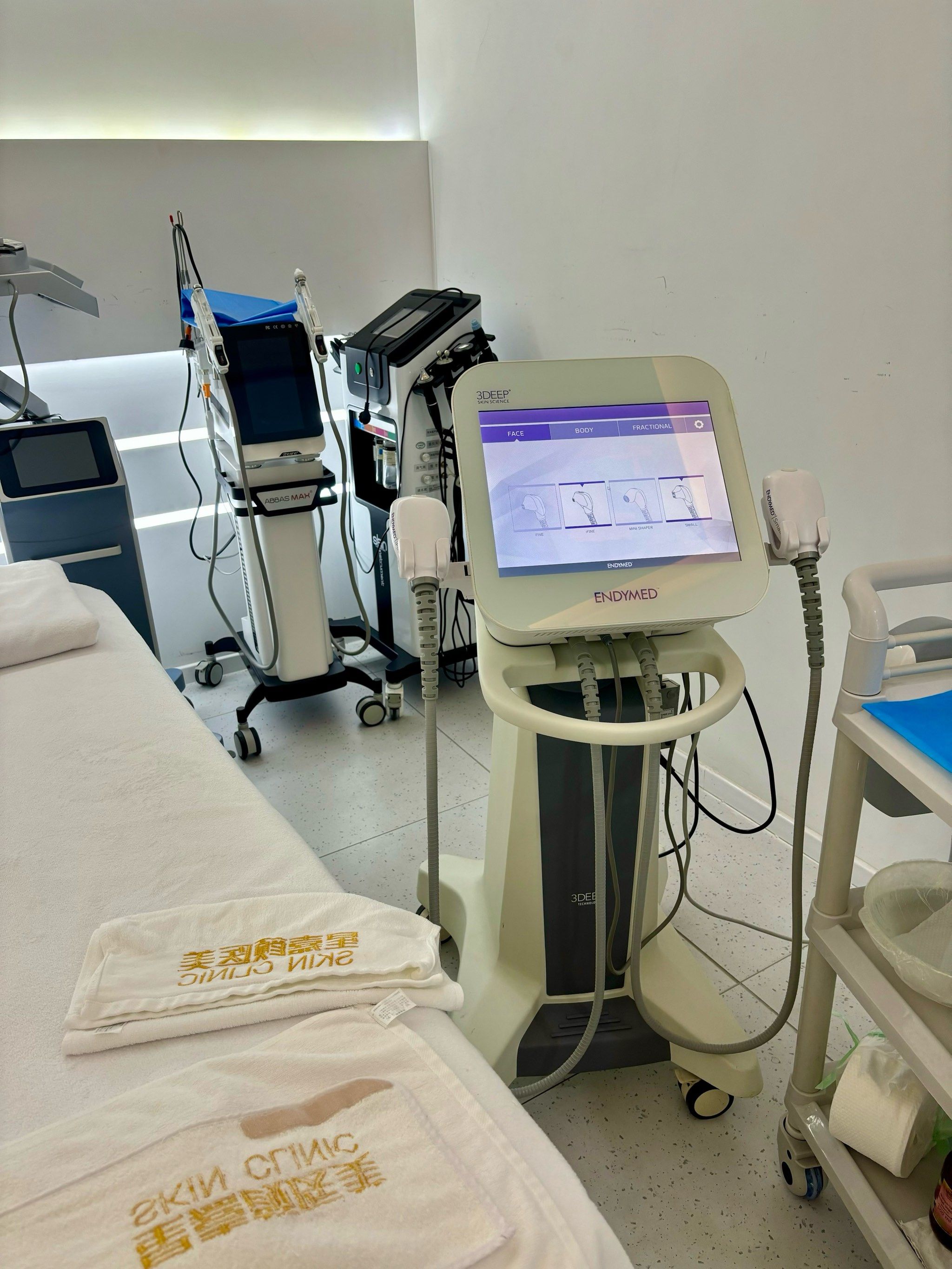 仪器不少
全是可以帮你逆龄的秘密武器
谁用谁知道98
#我要变