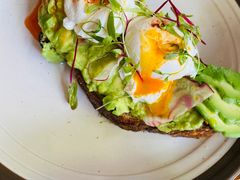 牛油果温泉蛋吐司-O'mills Sourdough Bakery&Bistro(永嘉路店)