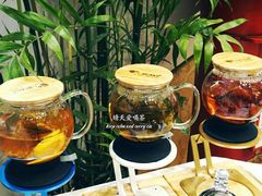 -新华里咖啡书吧(新华书店小寨店)