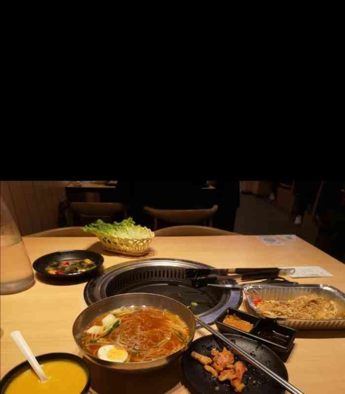 花味烤肉(桥北天悦城店)-"[薄荷]环境:店面挺大的,装修还可 .