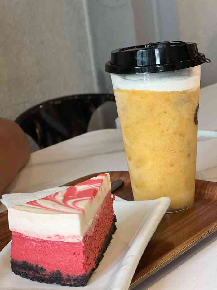 起司家甜品(鼓楼店)-"很好吃的甜点,榴莲布丁超级好吃,其实蜂蜜.