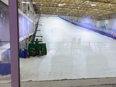 -乔波室内滑雪场