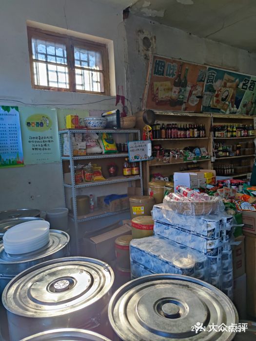 赵府街副食店零售区图片