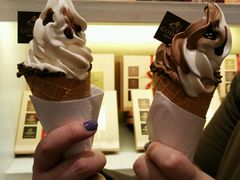 双色软冰淇淋蛋筒-GODIVA(王府井apm店)