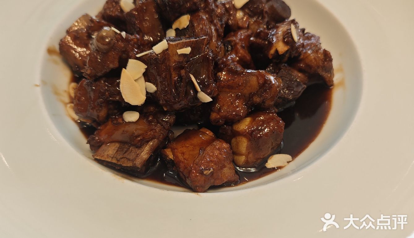 价钱嘛相对比外面贵点 环境虽有点旧