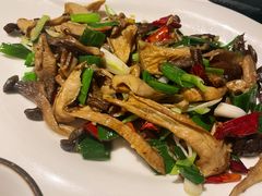 炒杂菌-炊烟餐厅