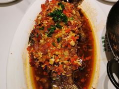 香酥大鲫鱼-费大厨辣椒炒肉(通州万达店)