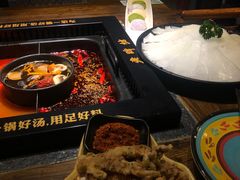 -老牌坊云南鱼豆花火锅(哈西万达店)