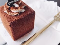 -UNI UNI(环亚凯瑟琳店)